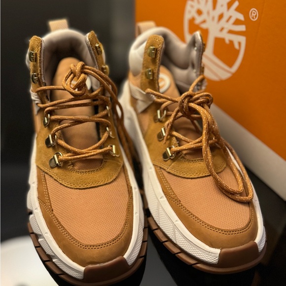 Timberland Hiking / Running Shoes Size Women’s 9 - Picture 2 of 4